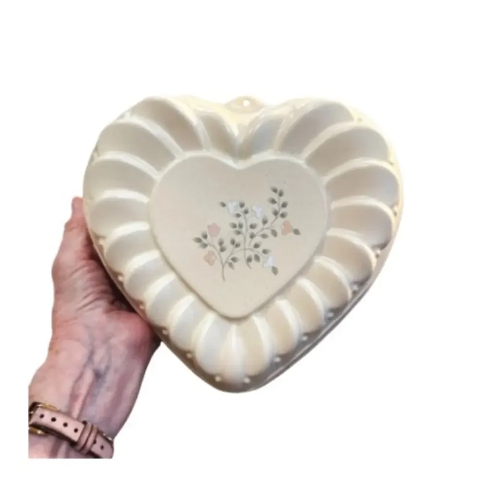 Vintage Pfaltzgraff Tea Rose Heart Shaped Mold Baking Dish